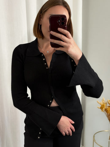 Pull noir à boutons